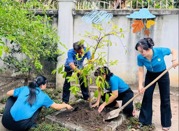 Chào mừng kỷ niệm 134 năm ngày sinh Chủ tịch Hồ Chí Minh